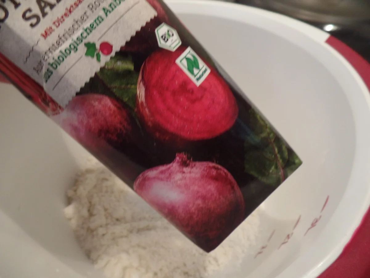 Rezept: Rote Bete-Waffeln mit Quark-Mascapone -Creme und Himbeersauce Bild Nr. 15722 Rote Bete-Waffeln mit Quark-Mascapone -Creme und Himbeersauce - Rezept - Bild Nr. 15722