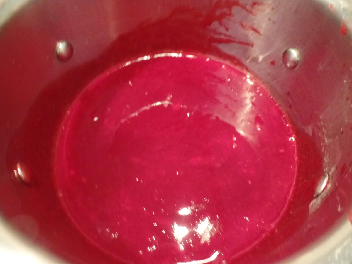 Rezept: Rote Bete-Waffeln mit Quark-Mascapone -Creme und Himbeersauce Bild Nr. 15727 Rote Bete-Waffeln mit Quark-Mascapone -Creme und Himbeersauce - Rezept - Bild Nr. 15727