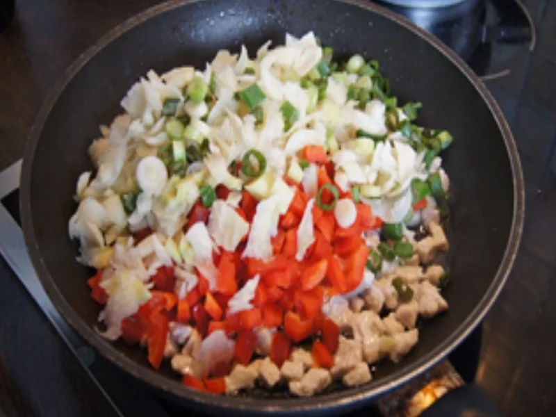 Rezept: Gefüllte Kohlrabis mit Hähnchenfleisch und Gemüse Bild Nr. 15757 Gefüllte Kohlrabis mit Hähnchenfleisch und Gemüse - Rezept - Bild Nr. 15757