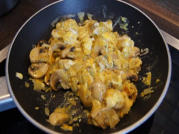 Champignon-Käse-Rührei - Rezept mit Bild - kochbar.de