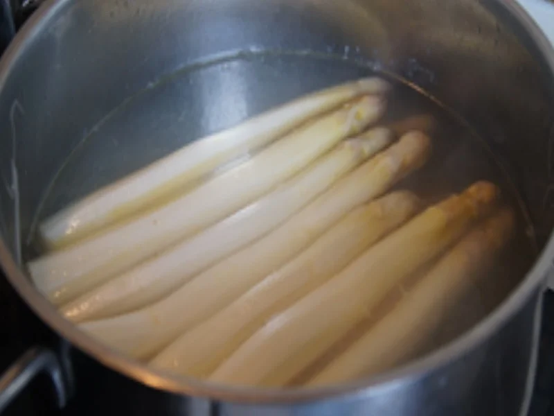 Spargel mit Stielkotelett und Drillingen - Rezept - Bild Nr. 7