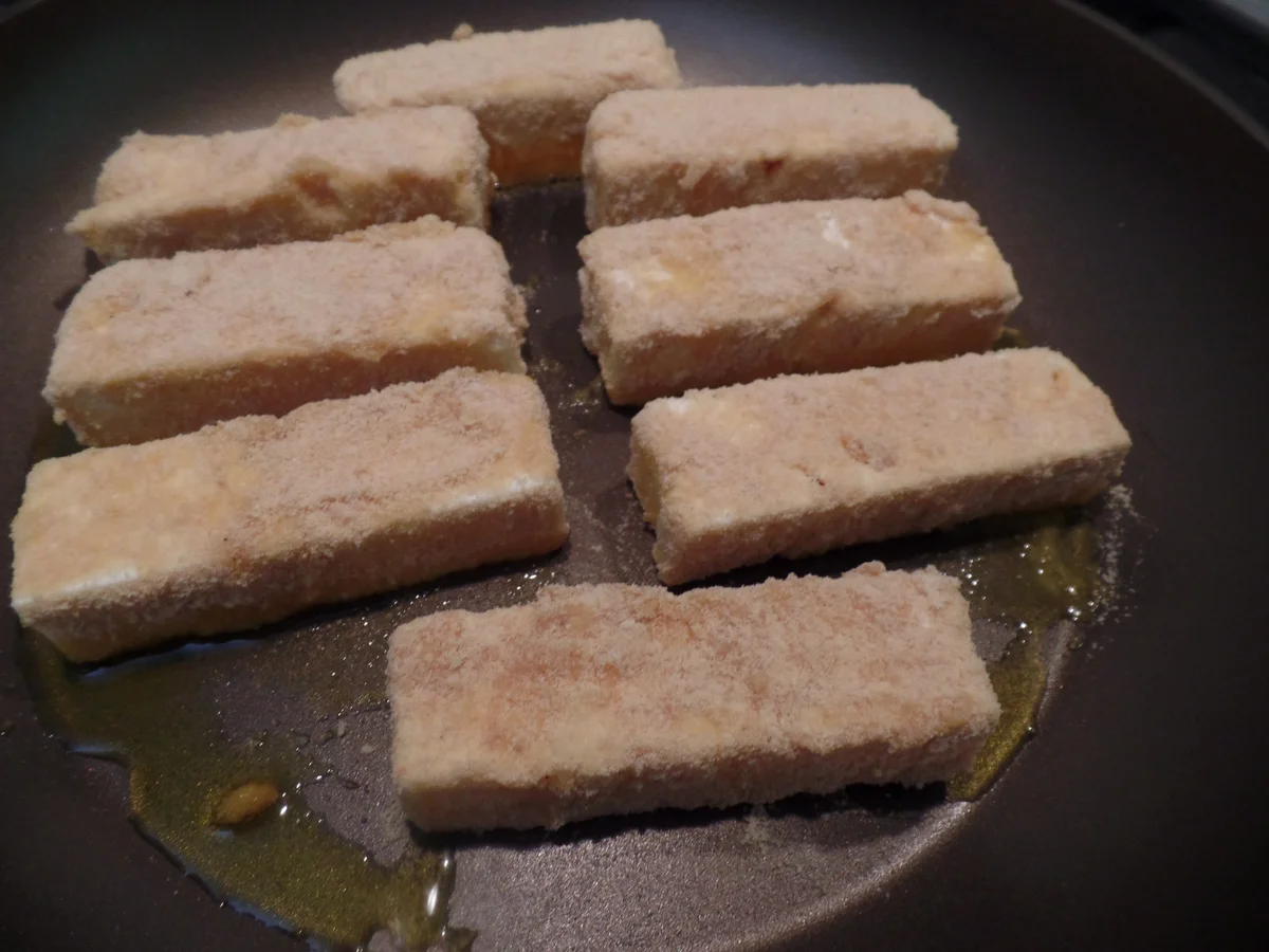 Feta -Sticks auf Tomaten-Gurken-Salat - Rezept - Bild Nr. 15772