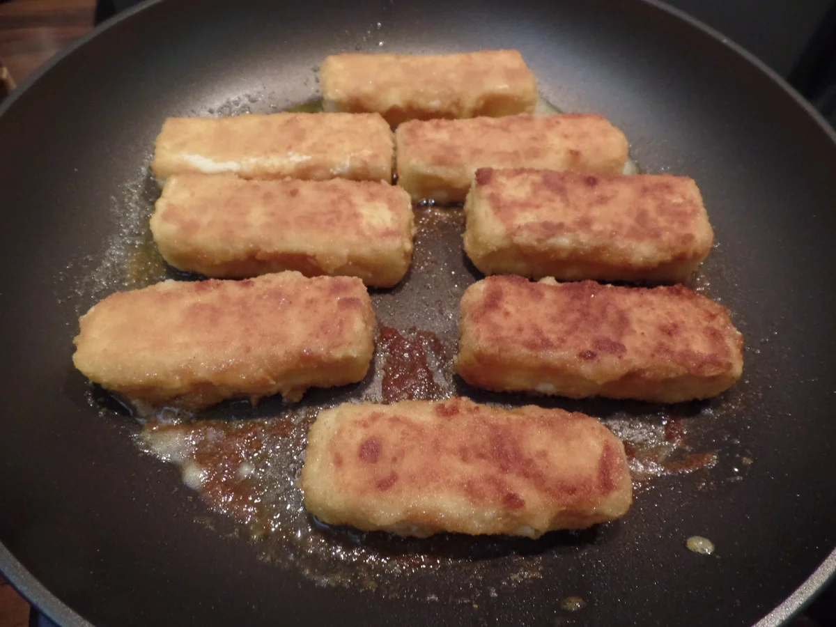 Feta -Sticks auf Tomaten-Gurken-Salat - Rezept - Bild Nr. 15774