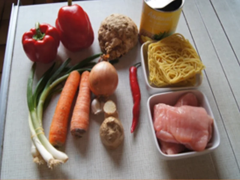 Asia-Nudeln mit Putenfleisch und Gemüse süßsauer - Rezept - Bild Nr. 15760