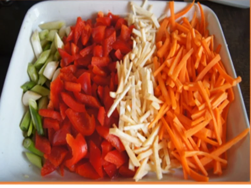 Asia-Nudeln mit Putenfleisch und Gemüse süßsauer - Rezept - Bild Nr. 15766