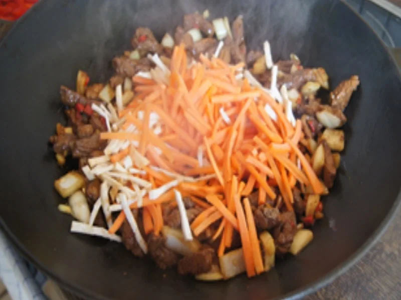 Asia-Nudeln mit Putenfleisch und Gemüse süßsauer - Rezept - Bild Nr. 15774