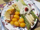Zweierlei Spargel mit Petersilien-Hollandaise, Lachs und Drillingen - Rezept - Bild Nr. 2