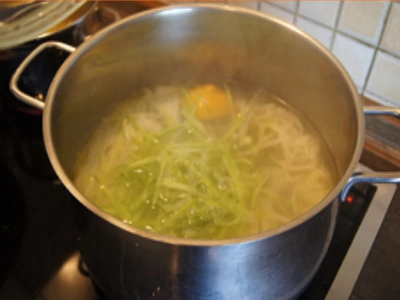 Zweierlei Spargel mit Petersilien-Hollandaise, Lachs und Drillingen - Rezept - Bild Nr. 4