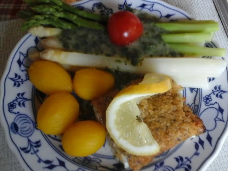 Rezept: Zweierlei Spargel mit Petersiliensauce, Schlemmerfilet und Drillingen Bild Nr. 2 Zweierlei Spargel mit Petersiliensauce, Schlemmerfilet und Drillingen - Rezept - Bild Nr. 2