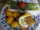 Zweierlei Spargel mit Petersiliensauce, Schlemmerfilet und Drillingen - Rezept - Bild Nr. 2