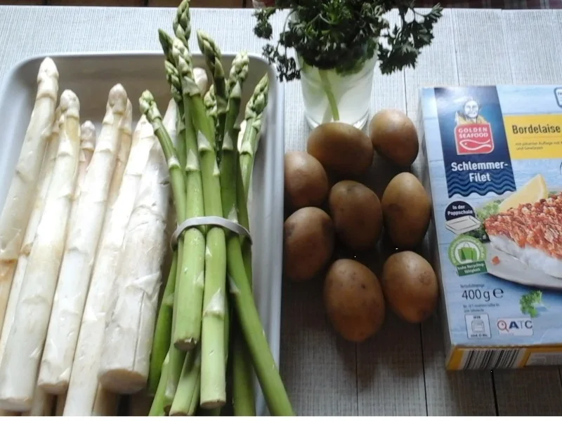 Rezept: Zweierlei Spargel mit Petersiliensauce, Schlemmerfilet und Drillingen Bild Nr. 3 Zweierlei Spargel mit Petersiliensauce, Schlemmerfilet und Drillingen - Rezept - Bild Nr. 3