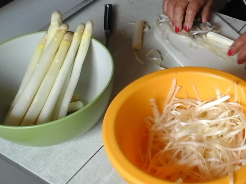 Rezept: Zweierlei Spargel mit Petersiliensauce, Schlemmerfilet und Drillingen Bild Nr. 15764 Zweierlei Spargel mit Petersiliensauce, Schlemmerfilet und Drillingen - Rezept - Bild Nr. 15764