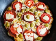 Pfannenpizza mit Eselsalami und grünen Oliven - Rezept - Bild Nr. 2