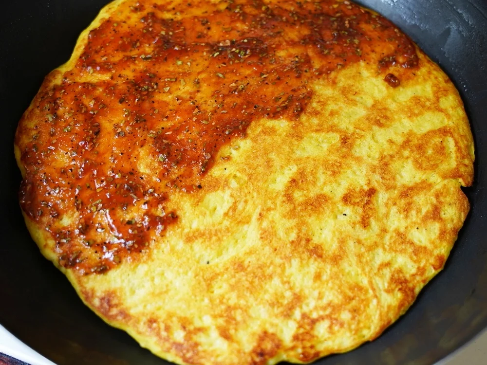 Pfannenpizza mit Eselsalami und grünen Oliven - Rezept - Bild Nr. 15763