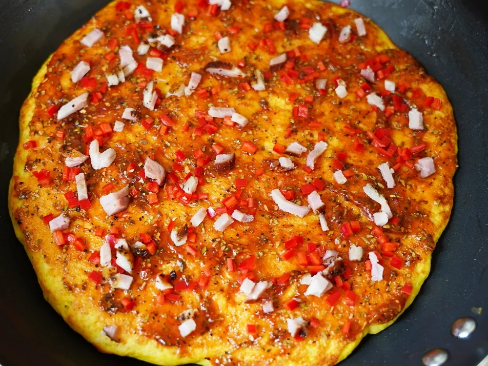 Pfannenpizza mit Eselsalami und grünen Oliven - Rezept - Bild Nr. 15764