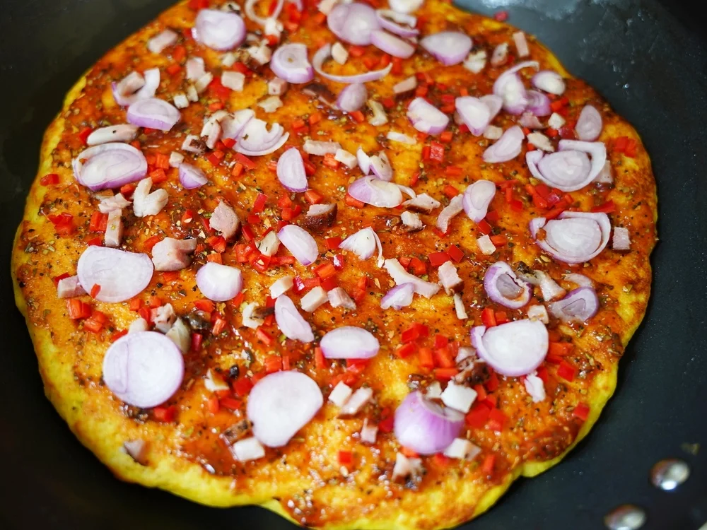 Pfannenpizza mit Eselsalami und grünen Oliven - Rezept - Bild Nr. 15765