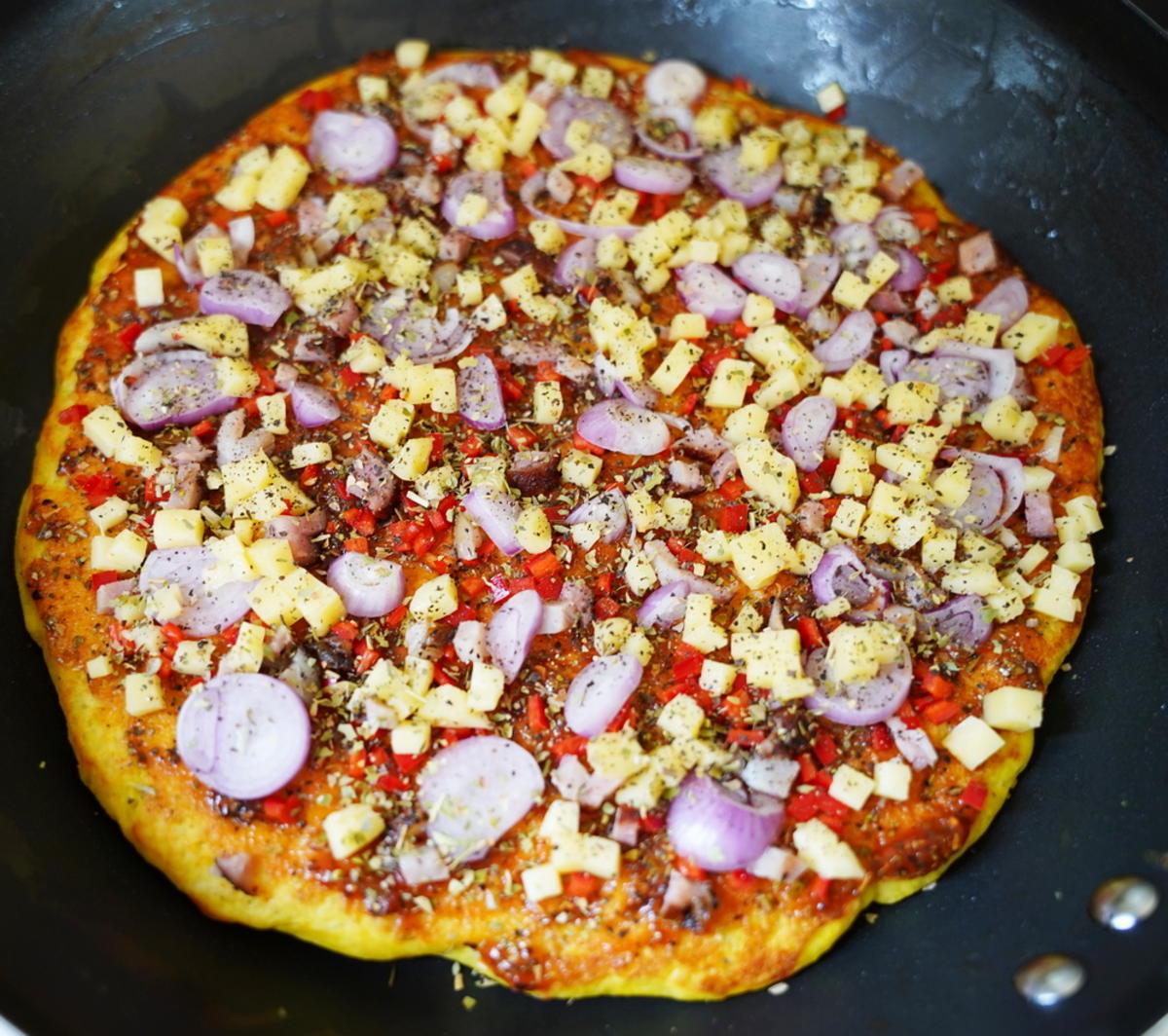 Pfannenpizza mit Eselsalami und grünen Oliven - Rezept - Bild Nr. 15766