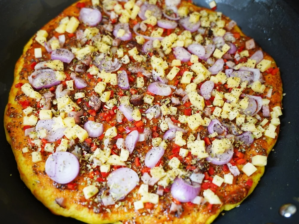 Pfannenpizza mit Eselsalami und grünen Oliven - Rezept - Bild Nr. 15766