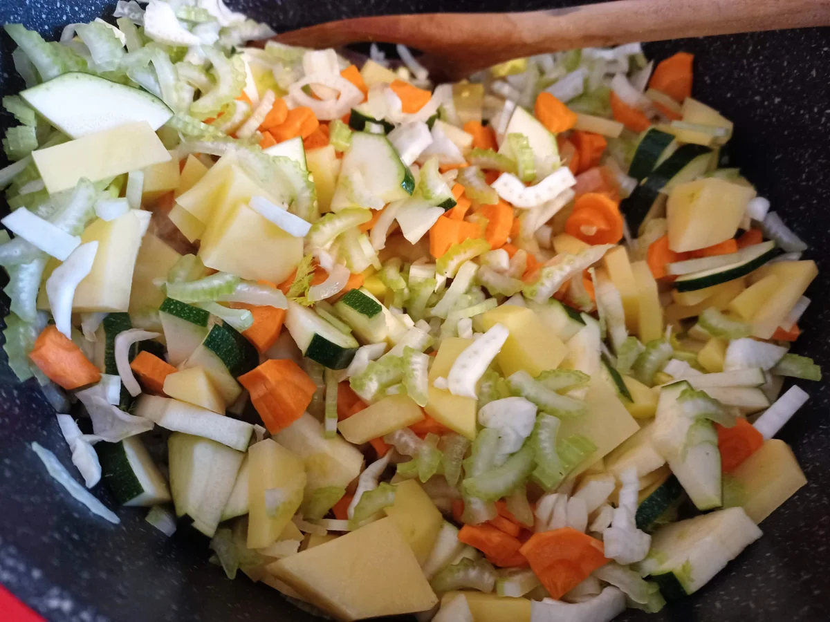 Rezept: Minestrone - kulinarische Weltreise 05/2022 Bild Nr. 15771 Minestrone - kulinarische Weltreise 05/2022 - Rezept - Bild Nr. 15771