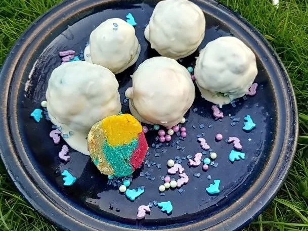 Einzigartige Regenbogen Cake Pops - Rezept - Bild Nr. 15764