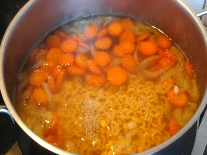 Rezept: Hähnchen-Gemüse-Nudel-Topf Bild Nr. 15781 Hähnchen-Gemüse-Nudel-Topf - Rezept - Bild Nr. 15781