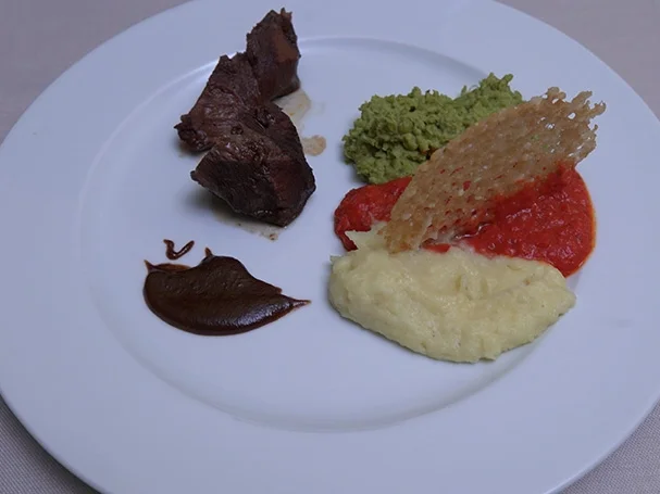 Rezept: Kalbsbäckchen mit Paprika-Kartoffelpüree und Parmesantaler Bild Nr. 15767 Kalbsbäckchen mit Paprika-Kartoffelpüree und Parmesantaler - Rezept - Bild Nr. 15767