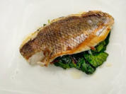 Gegrillte Dorade mit Spinat und Zucchini (Bruce Darnell) - Rezept - Bild Nr. 3
