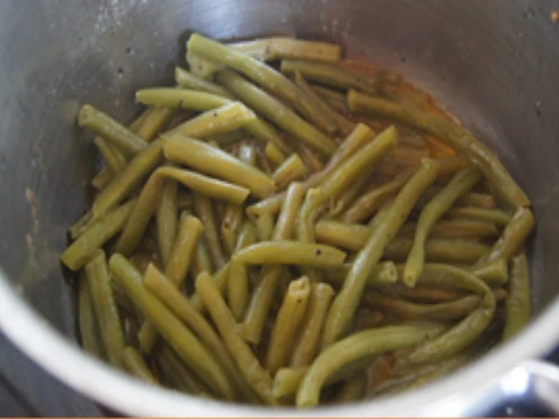 Rezept: Bratwurst-Kringel mit grünen Butter-Bohnen und gelben Kümmel-Drillingen Bild Nr. 5 Bratwurst-Kringel mit grünen Butter-Bohnen und gelben Kümmel-Drillingen - Rezept - Bild Nr. 5