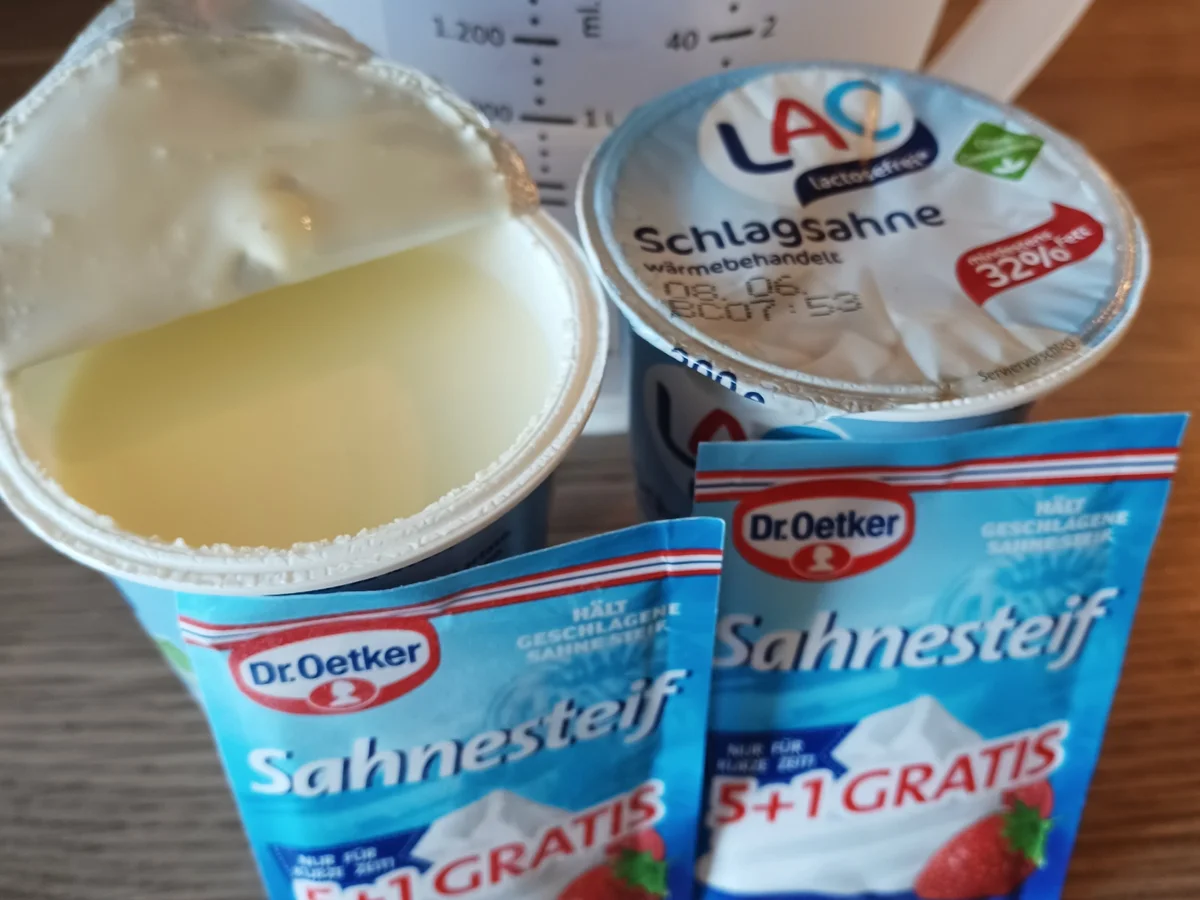 Schmand-Torte mit Erdbeeren in unterschiedlichen Texturen - Rezept - Bild Nr. 15778