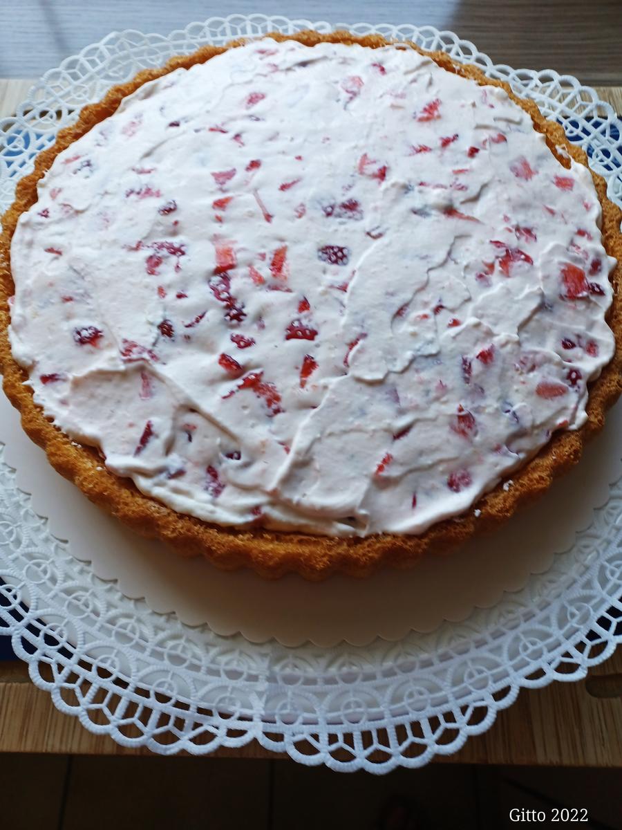 Schmand-Torte mit Erdbeeren in unterschiedlichen Texturen - Rezept - Bild Nr. 15783