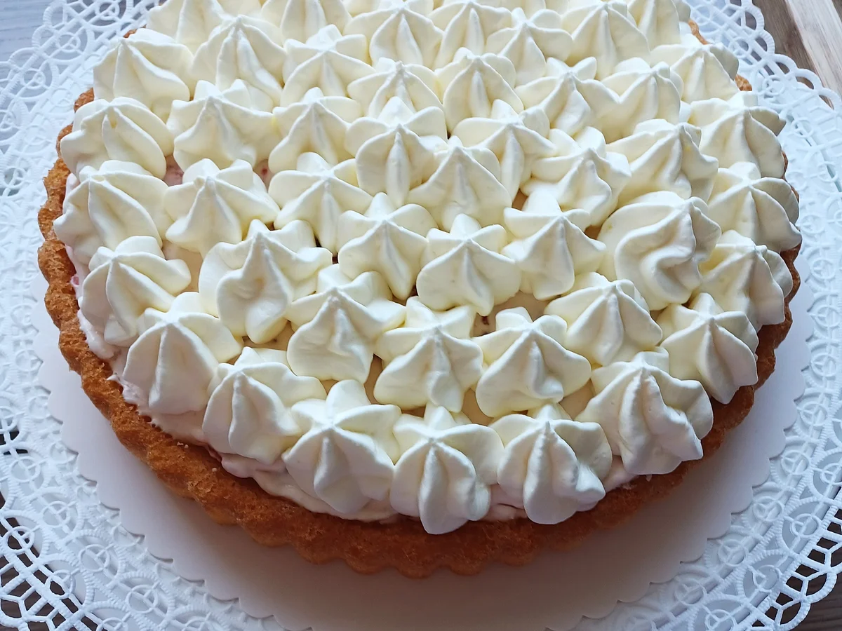 Schmand-Torte mit Erdbeeren in unterschiedlichen Texturen - Rezept - Bild Nr. 15785