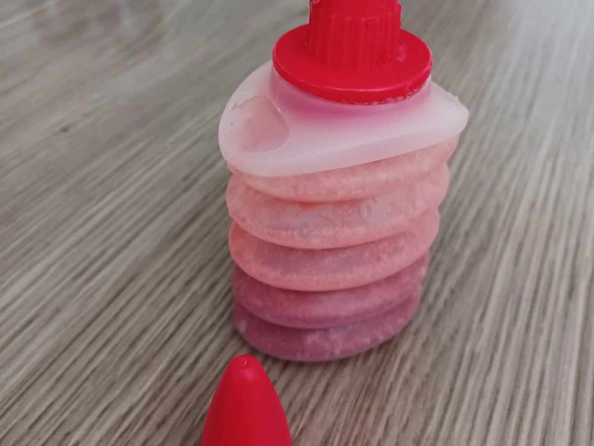 Schmand-Torte mit Erdbeeren in unterschiedlichen Texturen - Rezept - Bild Nr. 15786