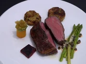 Txogitxu Beef mit Macaire-Kartoffeln, Pfeffer-Soße und Gemüse - Rezept - Bild Nr. 2