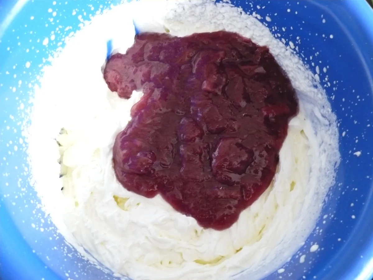 Rhabarber - Sahne - Torte - Rezept - Bild Nr. 15807