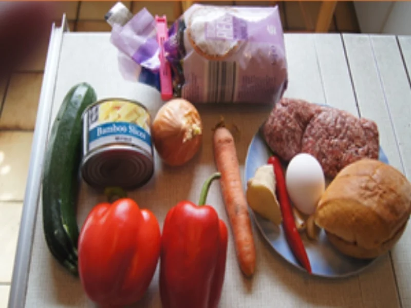 Rezept: Herzhaft-pikante Mettbällchen mit Wok-Gemüse und gelben Basmatireis Bild Nr. 15802 Herzhaft-pikante Mettbällchen mit Wok-Gemüse und gelben Basmatireis - Rezept - Bild Nr. 15802