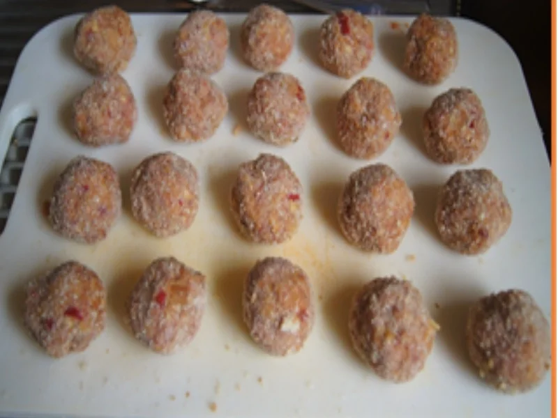 Rezept: Herzhaft-pikante Mettbällchen mit Wok-Gemüse und gelben Basmatireis Bild Nr. 15805 Herzhaft-pikante Mettbällchen mit Wok-Gemüse und gelben Basmatireis - Rezept - Bild Nr. 15805