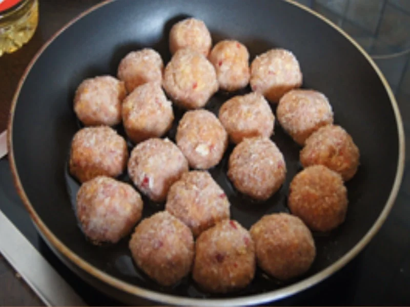 Rezept: Herzhaft-pikante Mettbällchen mit Wok-Gemüse und gelben Basmatireis Bild Nr. 15806 Herzhaft-pikante Mettbällchen mit Wok-Gemüse und gelben Basmatireis - Rezept - Bild Nr. 15806