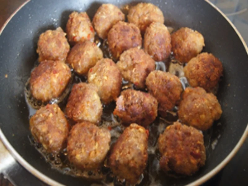 Rezept: Herzhaft-pikante Mettbällchen mit Wok-Gemüse und gelben Basmatireis Bild Nr. 15807 Herzhaft-pikante Mettbällchen mit Wok-Gemüse und gelben Basmatireis - Rezept - Bild Nr. 15807