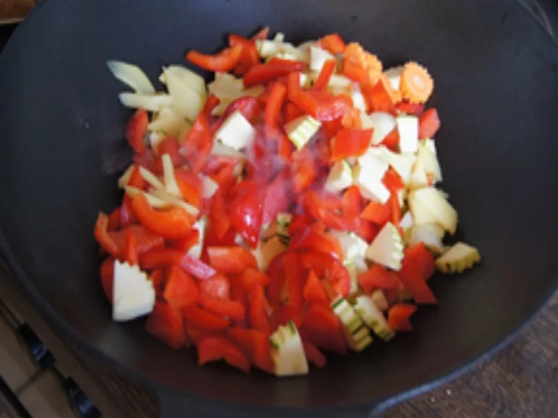 Rezept: Herzhaft-pikante Mettbällchen mit Wok-Gemüse und gelben Basmatireis Bild Nr. 15812 Herzhaft-pikante Mettbällchen mit Wok-Gemüse und gelben Basmatireis - Rezept - Bild Nr. 15812