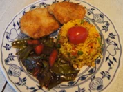 Krosse Putenschnitzel mit Paprika-Zuckerschoten-Wok-Gemüse und bunten Bratreis - Rezept - Bild Nr. 2