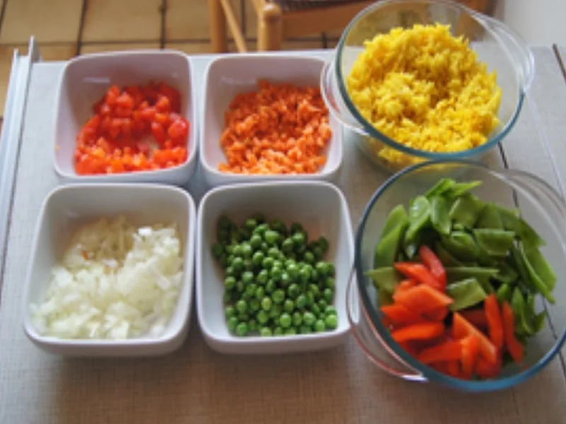 Krosse Putenschnitzel mit Paprika-Zuckerschoten-Wok-Gemüse und bunten Bratreis - Rezept - Bild Nr. 7
