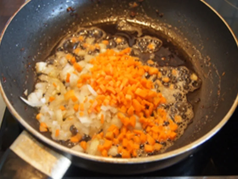 Krosse Putenschnitzel mit Paprika-Zuckerschoten-Wok-Gemüse und bunten Bratreis - Rezept - Bild Nr. 10