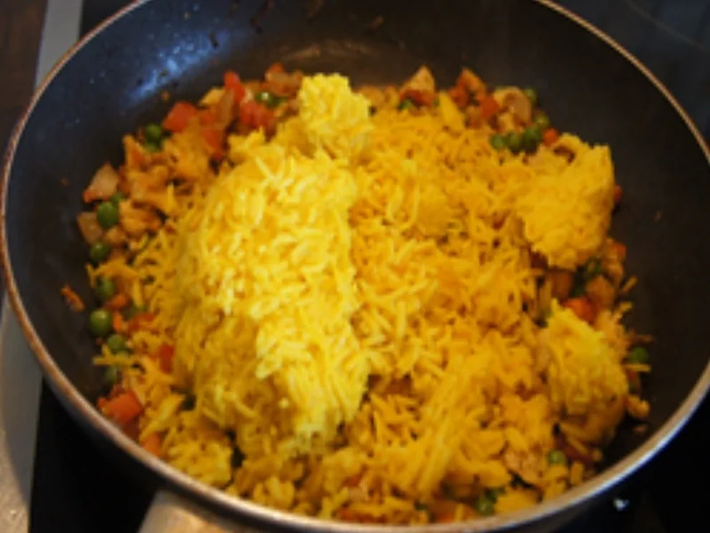 Krosse Putenschnitzel mit Paprika-Zuckerschoten-Wok-Gemüse und bunten Bratreis - Rezept - Bild Nr. 12