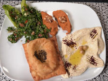 Tabbouleh, Käsetaschen mit Hummus und Kebah - Rezept - Bild Nr. 2