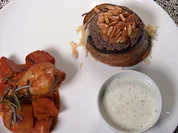 Maqluba, Hähnchenschenkel und Kartoffelwürfel mit Paprikasoße - Rezept - Bild Nr. 2