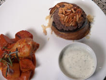 Maqluba, Hähnchenschenkel und Kartoffelwürfel mit Paprikasoße - Rezept - Bild Nr. 2