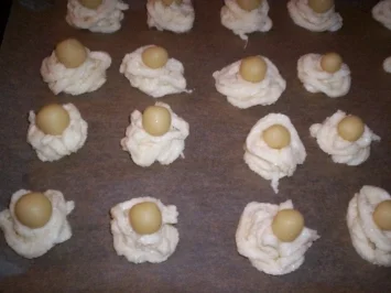 Rezept: Kokos-Marzipan Makronen Kokos-Marzipan Makronen - Rezept