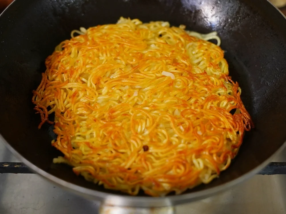 Rezept: Buntes pfannengerührtes Gemüse auf gebratenen Nudeln Bild Nr. 4 Buntes pfannengerührtes Gemüse auf gebratenen Nudeln - Rezept - Bild Nr. 4