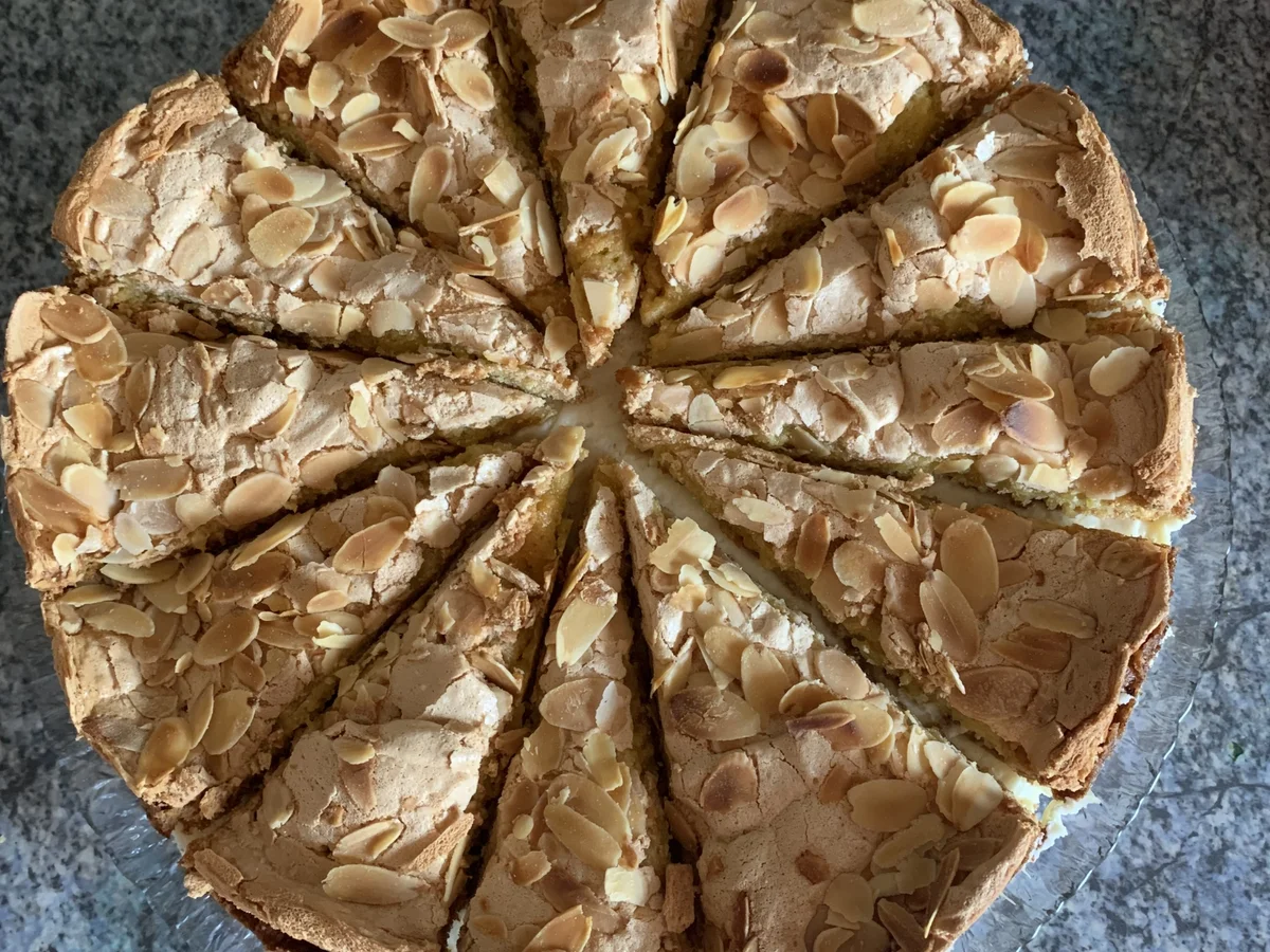 Rezept: Rhabarber-Sahne-Baiser-Torte mit Holunderaroma Bild Nr. 15815 Rhabarber-Sahne-Baiser-Torte mit Holunderaroma - Rezept - Bild Nr. 15815