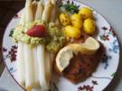 Spargel mit Petersilien-Hollandaise, Alm-Schnitzel und Kümmel-Drillingen - Rezept - Bild Nr. 2